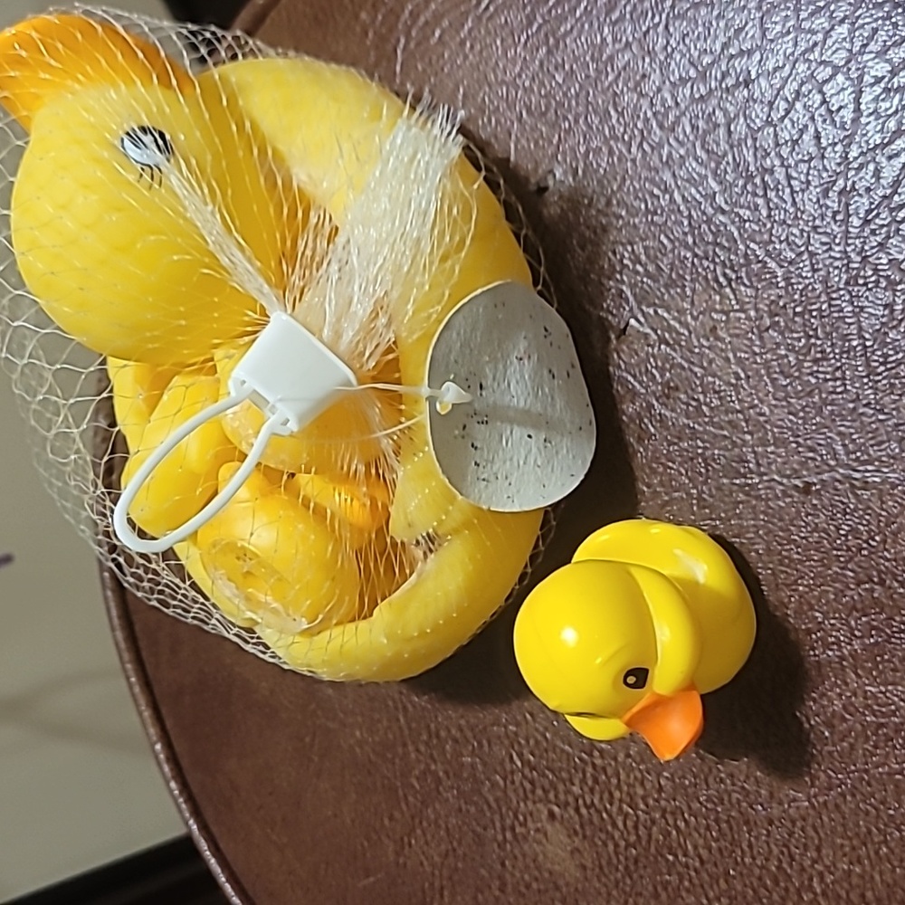 Rubber ducks - Picture 2 of 3